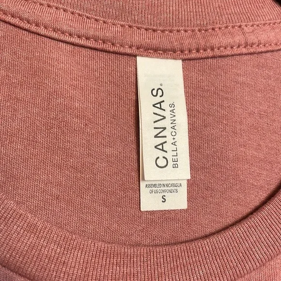 Graphic T-Shirt 🪶 - Picture 4 of 5